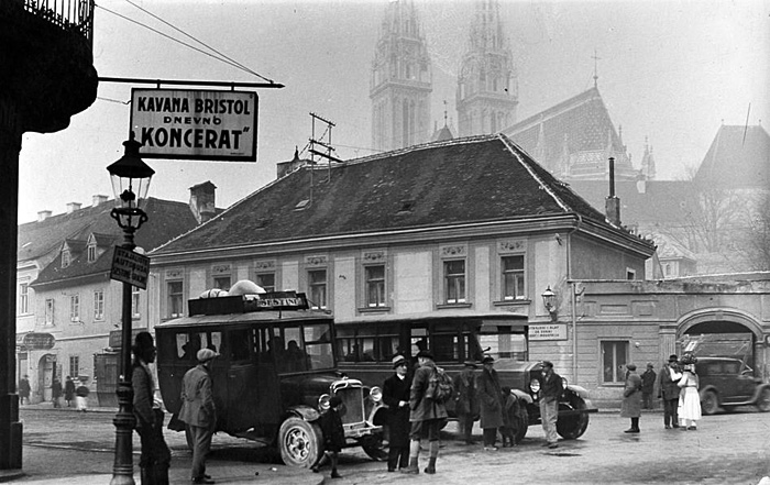 Vlaška - Palmotićeva 1929. godine. Stajalište autobusa za (prigradska naselja) Šestine i Čučerje
